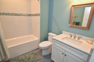 Bathroom Tub & Vanity